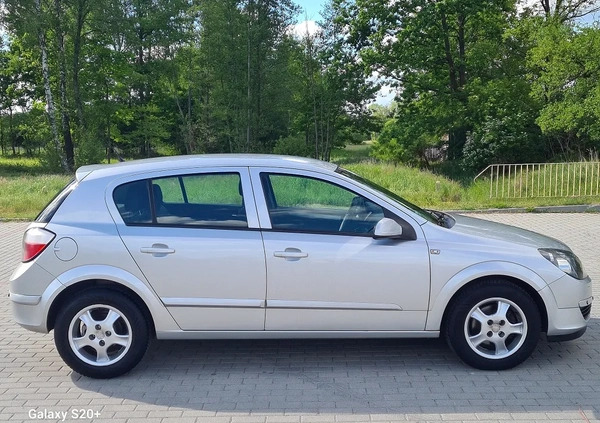 Opel Astra cena 12900 przebieg: 200000, rok produkcji 2005 z Braniewo małe 56